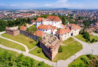 Вижте Румъния отблизо с България Травъл! 2 нощувки със закуски в хотел 2*/3*, транспорт и обиколка на Букурещ - Снимка