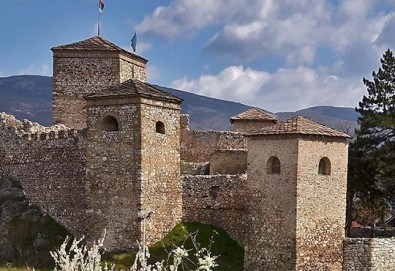 Уикенд в Сърбия с България Травъл! 1 нощувка със закуска и вечеря с жива музика и напитки в хотел 3*, транспорт и посещение на Пирот и Ниш - Снимка