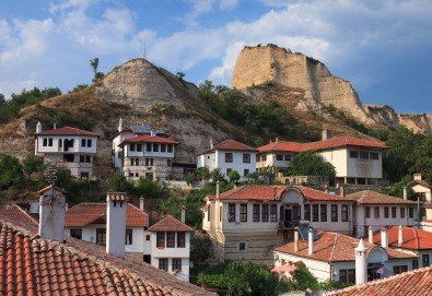 Екскурзия до Мелник - най-малкия град в България! 1 нощувка и закуска, транспорт и посещение на езерото Керкини - Снимка