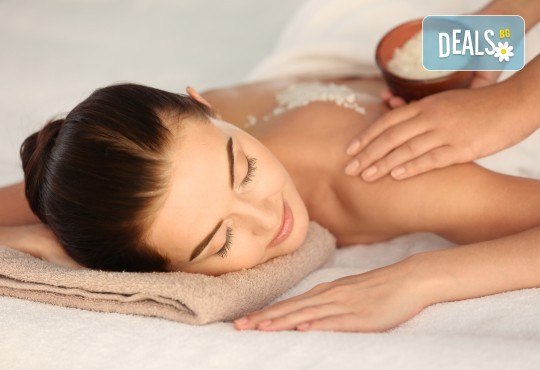 СПА пакет Релакс! 50 минутен дълбокотъканен или релаксиращ масаж на цяло тяло, пилинг на гръб, масаж на глава и лице и бонус: масаж на ходила в Женско Царство - Снимка 1