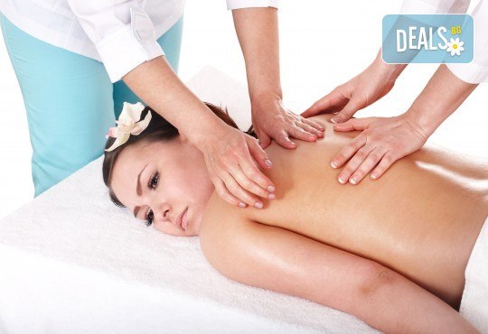 Релакс за тялото и душата! Релаксиращ антистрес масаж или релаксиращ класически масаж на 4 ръце в Студио Secret Vision - Снимка 2