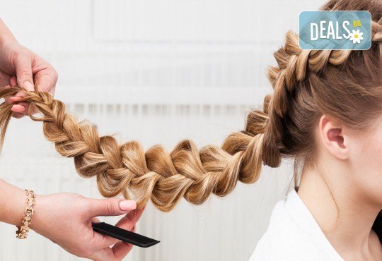 Освежете прическата си! Подстригване, арганова терапия за коса с инфраред преса и плитка или оформяне с преса в студио Relax Beauty & Spa - Снимка 5