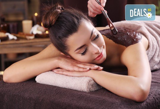 За вашата любима или любим! Релаксиращ 30-минутен масаж с масло от шоколад или жасмин в Chocolate studio - Снимка 1