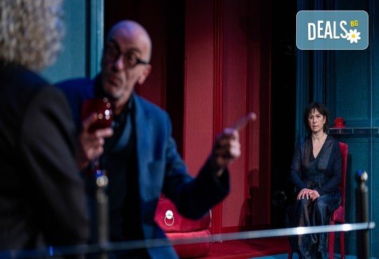 Малин Кръстев в ироничния спектакъл Една испанска пиеса на 4-ти ноември (събота) в Малък градски театър Зад канала - Снимка 2