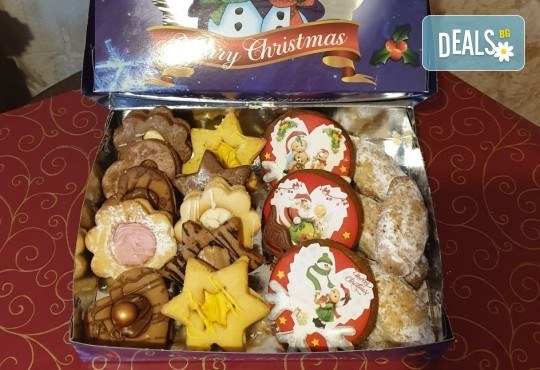 3 бр. декорирани Коледни меденки и 14 бр. големи маслени сладки, майсторска изработка от Сладкарница Джорджо Джани - Снимка 2