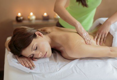 Звездата на Изтока! 90 мин. комбинирана оздравителна терапия с източни техники за масаж на лице, шия, деколте плюс Звукова терапия с тибетски лечебни купи в Green Health - Снимка