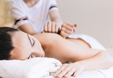 Древноазиатски лечебен масаж 70 мин. на цяло тяло и рефлексотерапия на ходила, длани и скалп от Студио Модерно е да си здрав в Центъра - Снимка