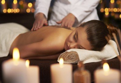 70 или 85 минути Релакс! Релаксиращ масаж на цяло тяло с олио Злато и амбър плюс лимфен дренаж от SPA студио Релакс и Здраве в Центъра на София - Снимка