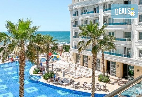 Нова година в хотел Grand Blue Fafa Resort, Дуръс, Албания! 3 нощувки, закуски, вечери, едната от които празнична, програма и транспорт от Неврокоп Травел - Снимка 2