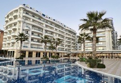 Нова година в хотел Grand Blue Fafa Resort, Дуръс, Албания! 3 нощувки, закуски, вечери, едната от които празнична, програма и транспорт от Неврокоп Травел - Снимка