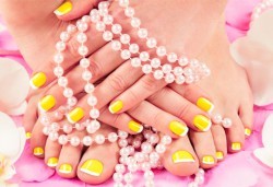 Перфектна визия! Дълготраен маникюр и педикюр с гел лак PNB, Dama Nail Art, Victoria vin, цвят по избор от PZ Beauty Studio & Academy - Снимка