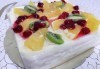 Уникално вкусна и красива торта - богата мозайка от плодове, с нежен баварски крем и ароматни бутер платки от Виенски салон Лагуна! - thumb 1