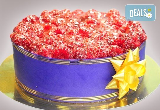 Еклерова торта по избор: с малини, смокини, ягоди или къпини от Виенски салон Лагуна! Предплатете сега 1лв. - Снимка 4