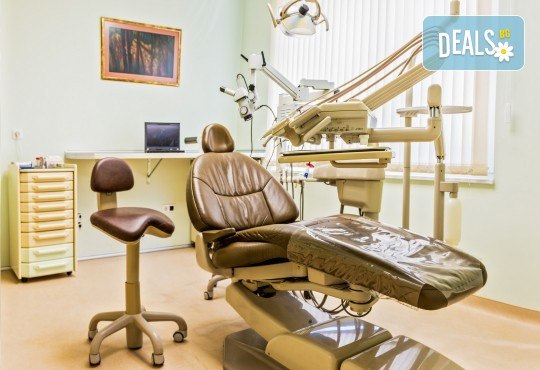 Обстоен преглед, почистване на зъбен камък и зъбна плака с ултразвук в дентална клиника Рай-Дент! - Снимка 5